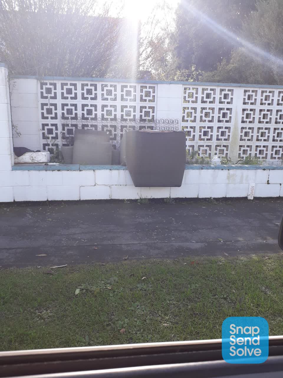 The photograph attached to this rubbish/recycling report