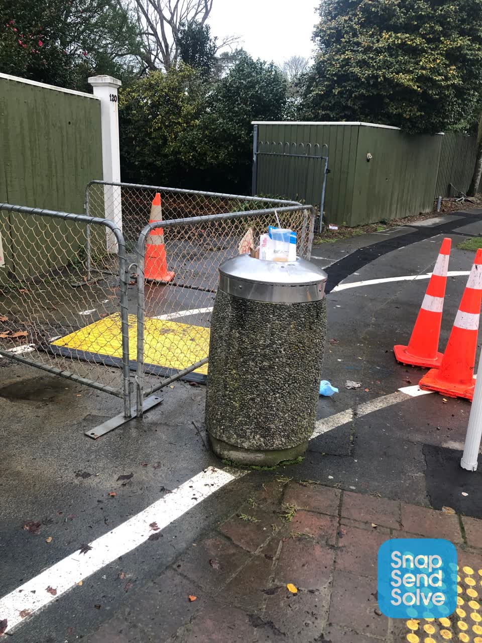 The photograph attached to this rubbish/recycling report