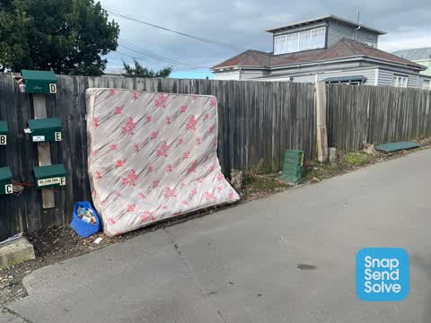 Rubbish/Recycling, a report photo