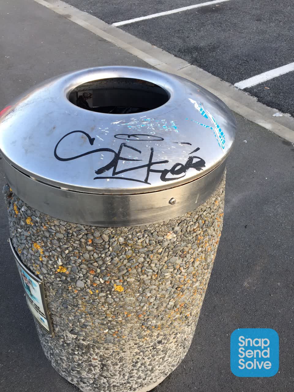 The photograph attached to this graffiti report