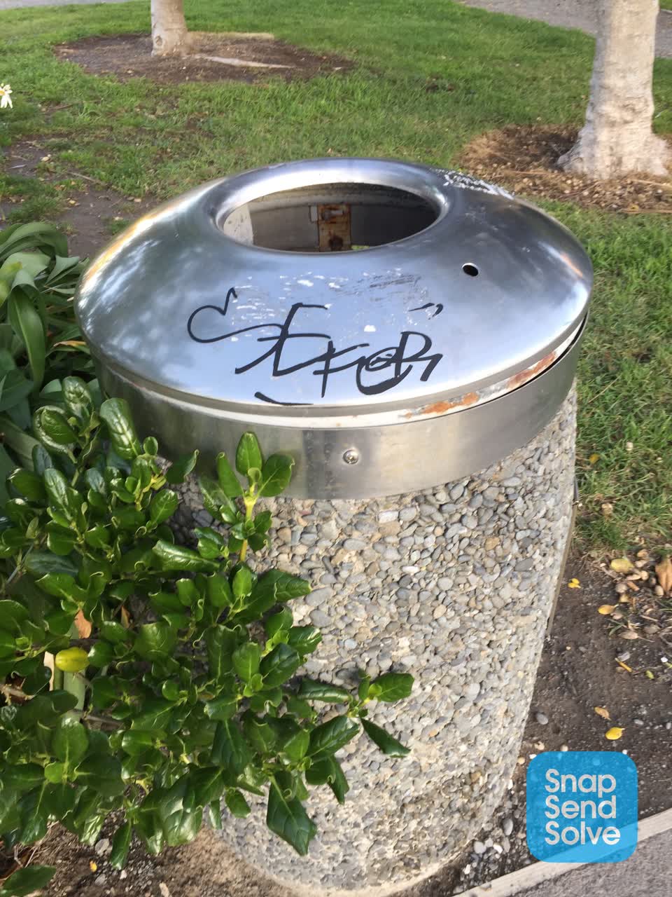 The photograph attached to this graffiti report