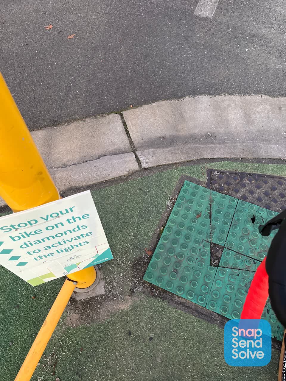 The photograph attached to this roading/streets report