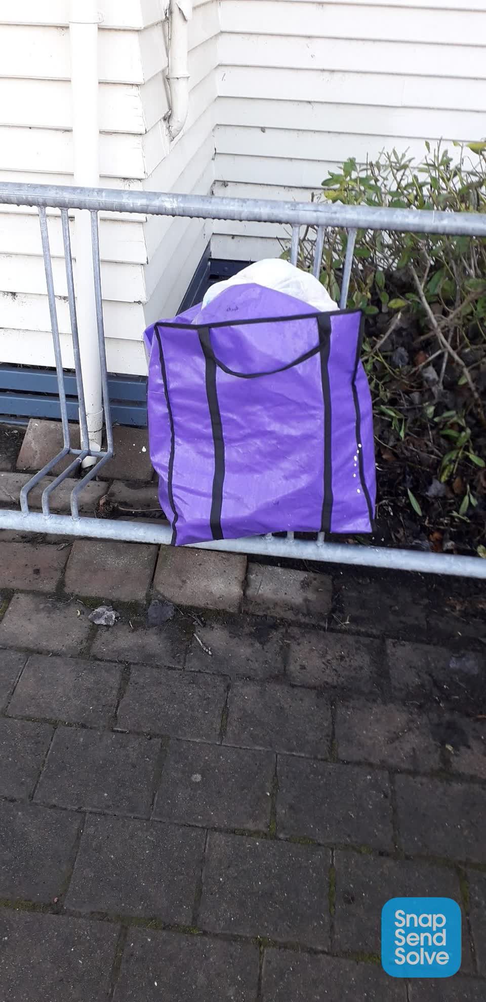 The photograph attached to this rubbish/recycling report