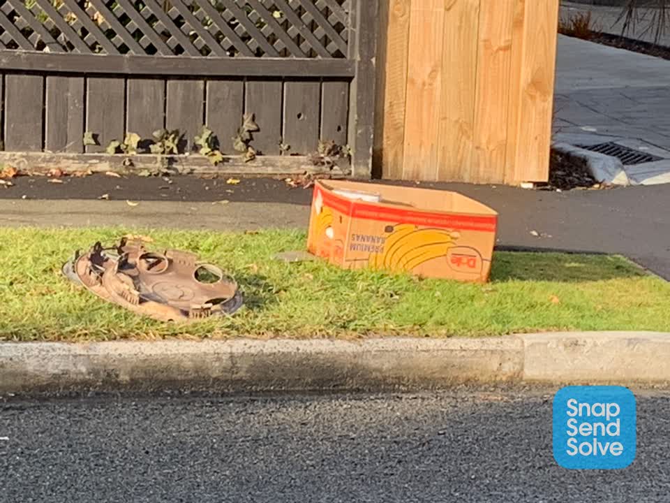 The photograph attached to this rubbish/recycling report