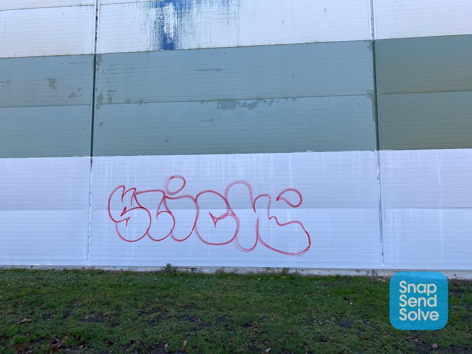 The photograph attached to this graffiti report