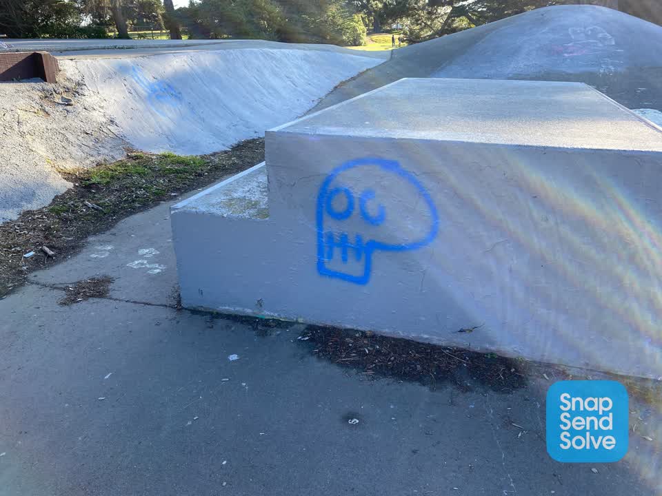 The photograph attached to this graffiti report
