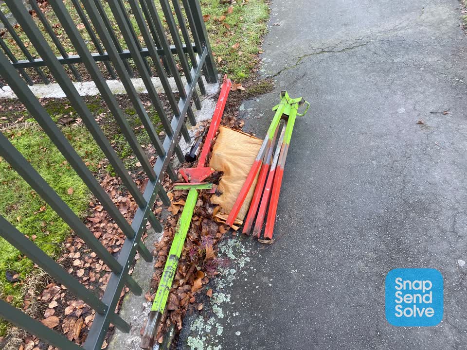 The photograph attached to this rubbish/recycling report
