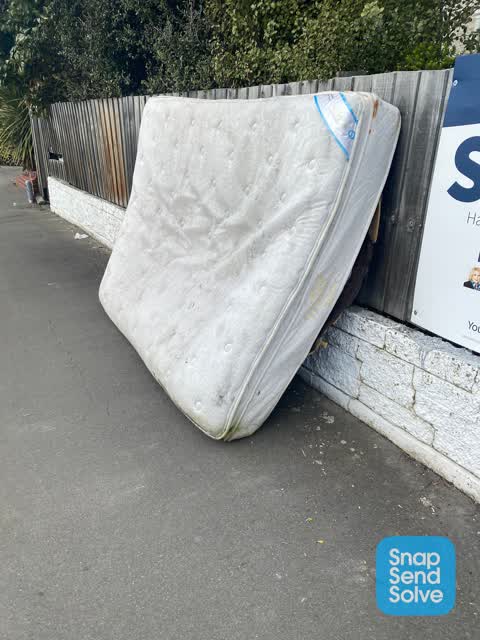 Rubbish/Recycling, a report photo