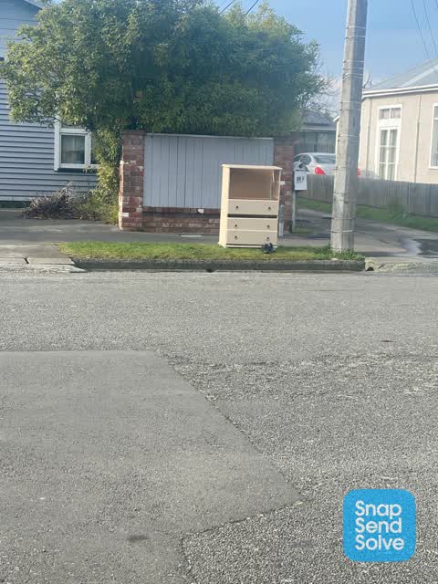 Rubbish/Recycling, a report photo