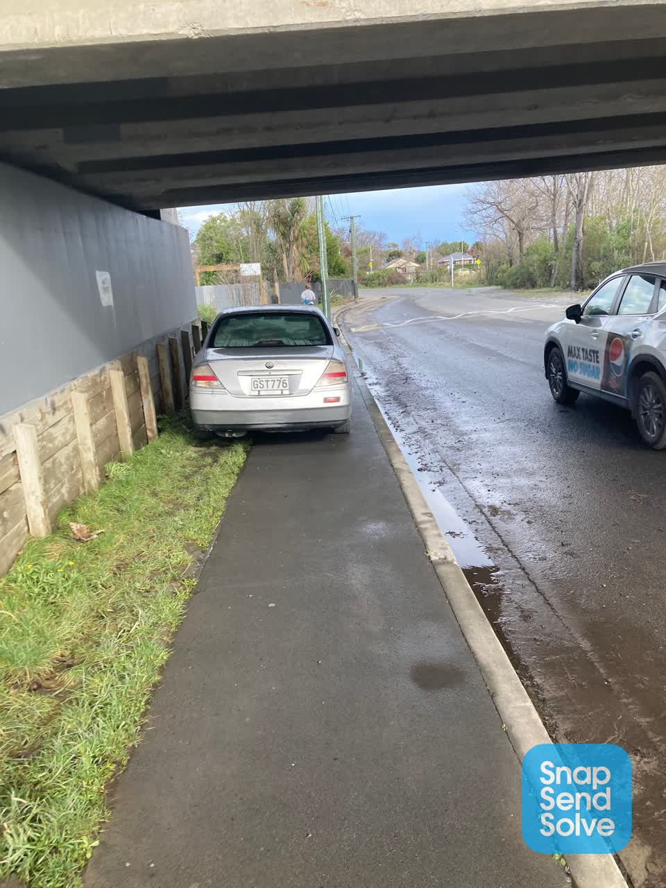 The photograph attached to this roading/streets report