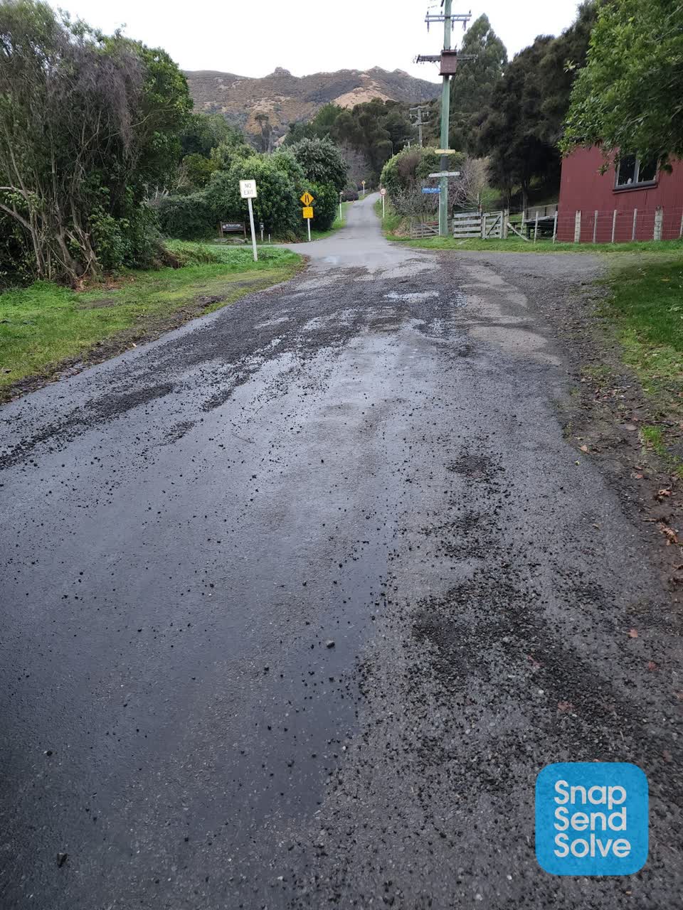 The photograph attached to this roading/streets report