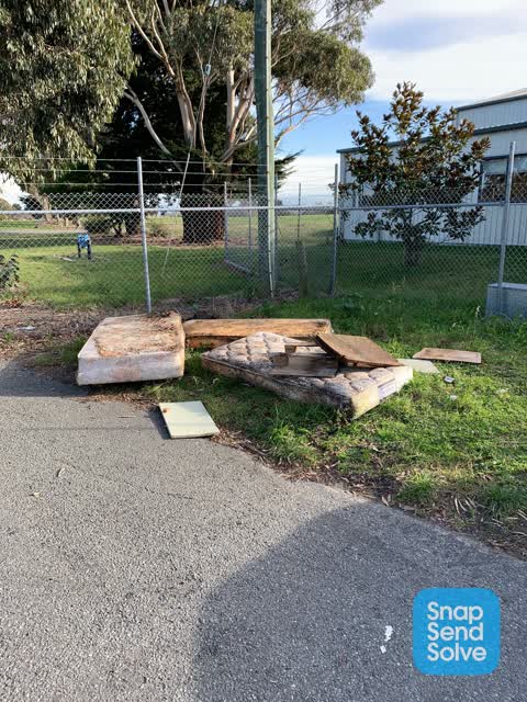 Rubbish/Recycling, a report photo