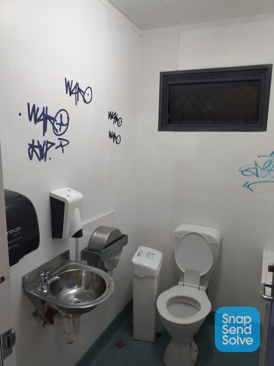 The photograph attached to this graffiti report