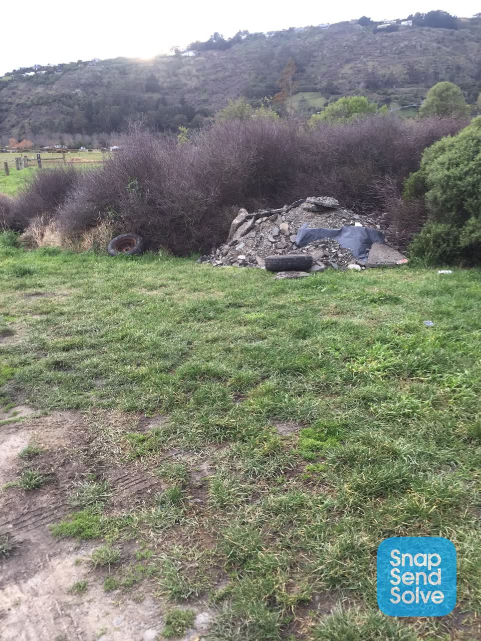 The photograph attached to this rubbish/recycling report