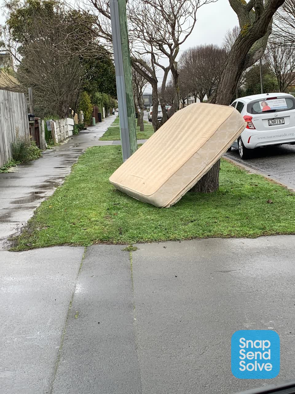 The photograph attached to this rubbish/recycling report