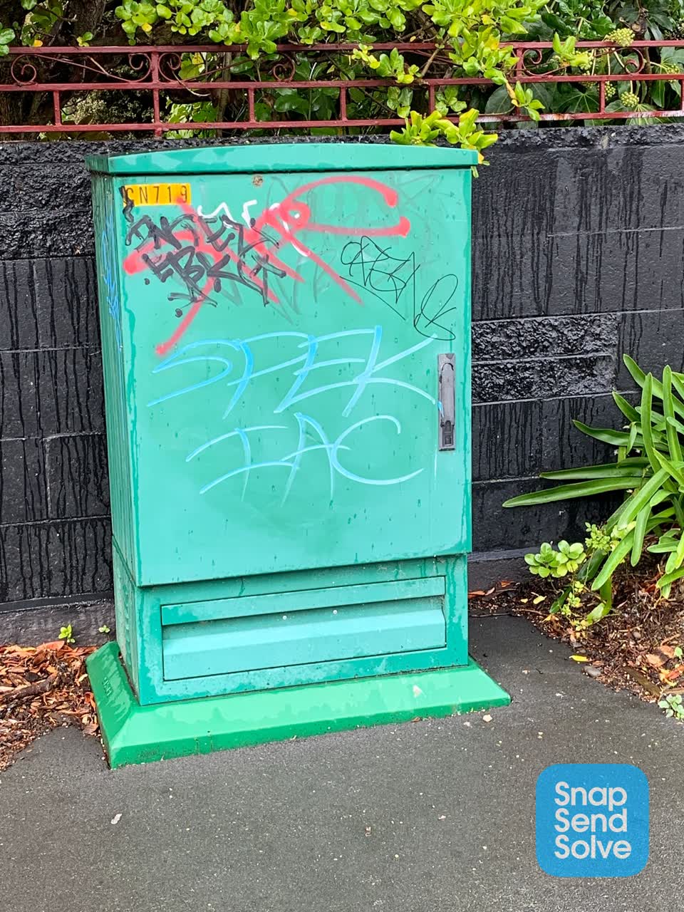 The photograph attached to this graffiti report