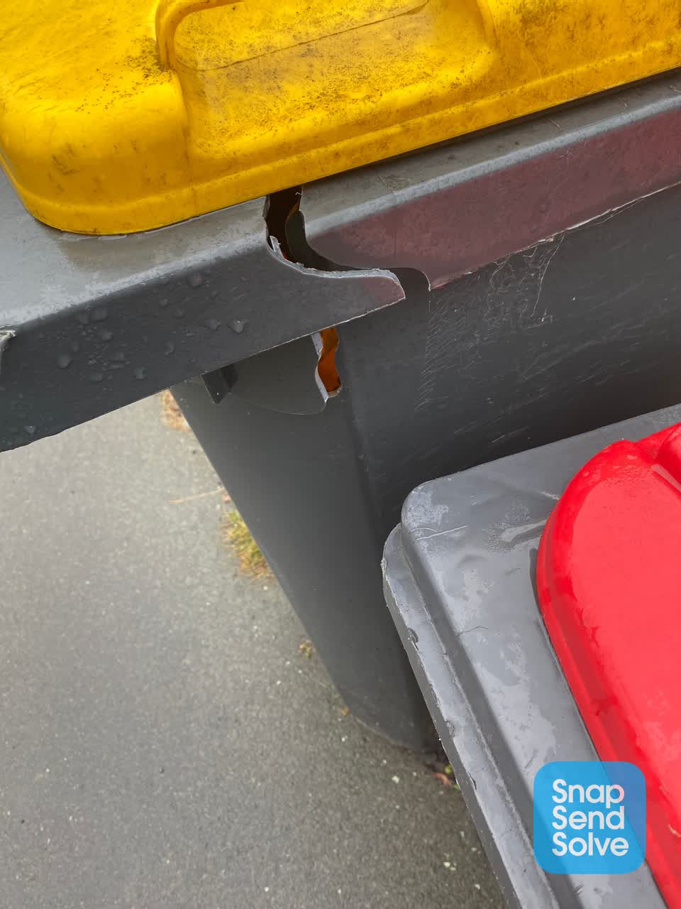 The photograph attached to this rubbish/recycling report