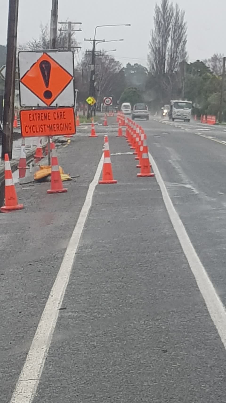 The photograph attached to this road signage report
