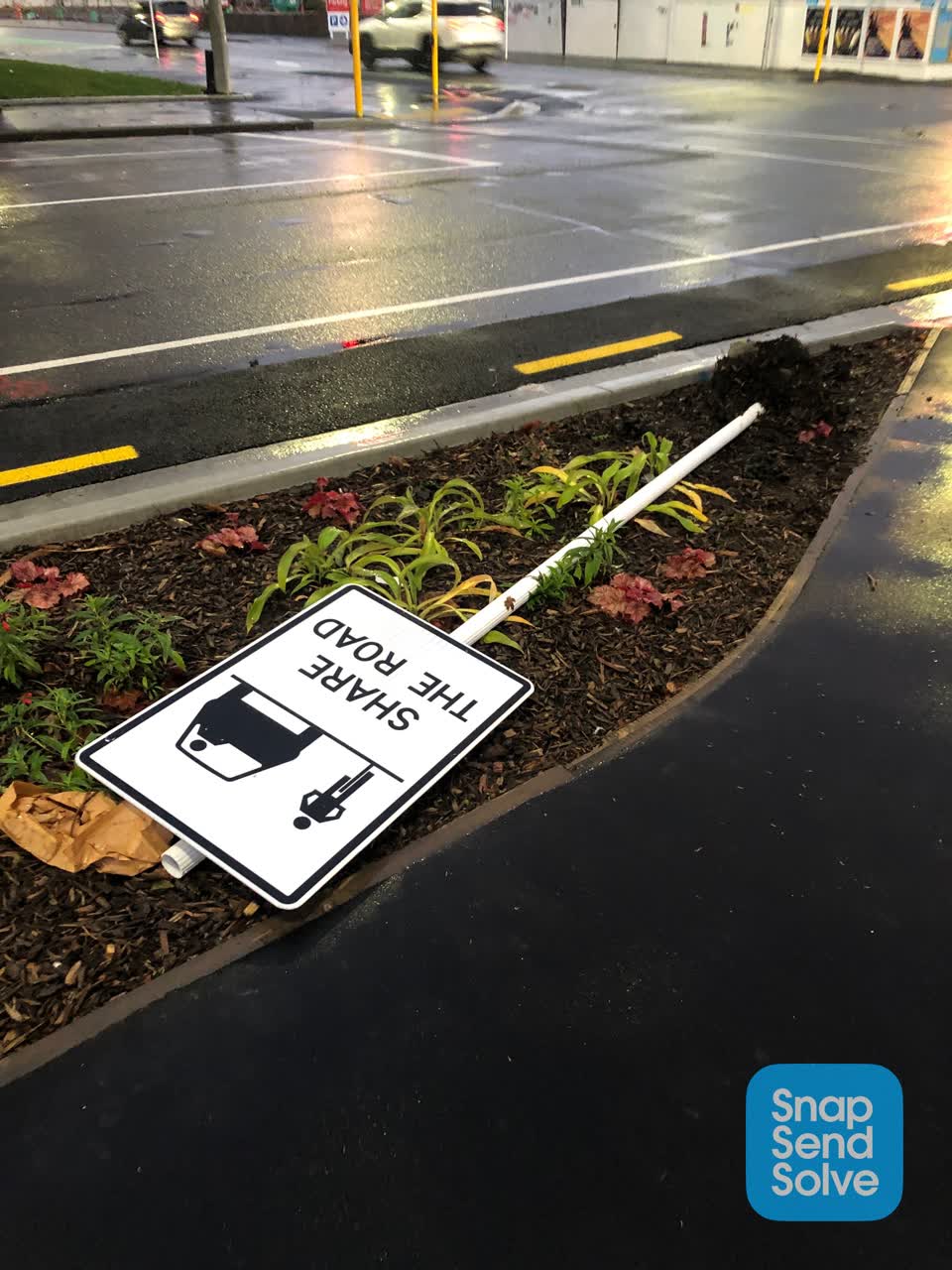 The photograph attached to this vandalism - general report