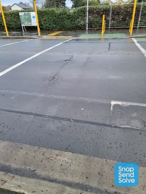 Pothole, a report photo