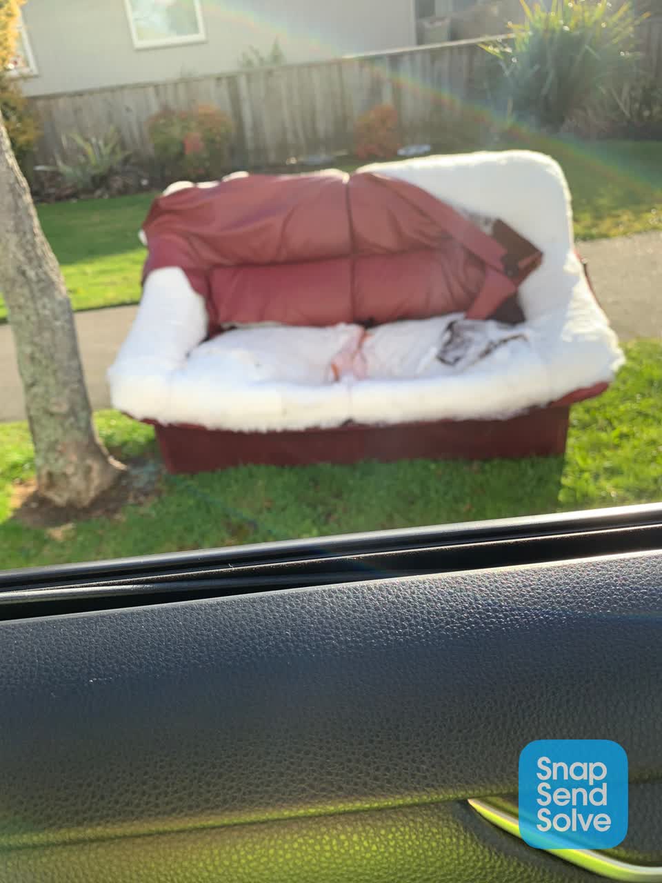The photograph attached to this rubbish and bins - general report