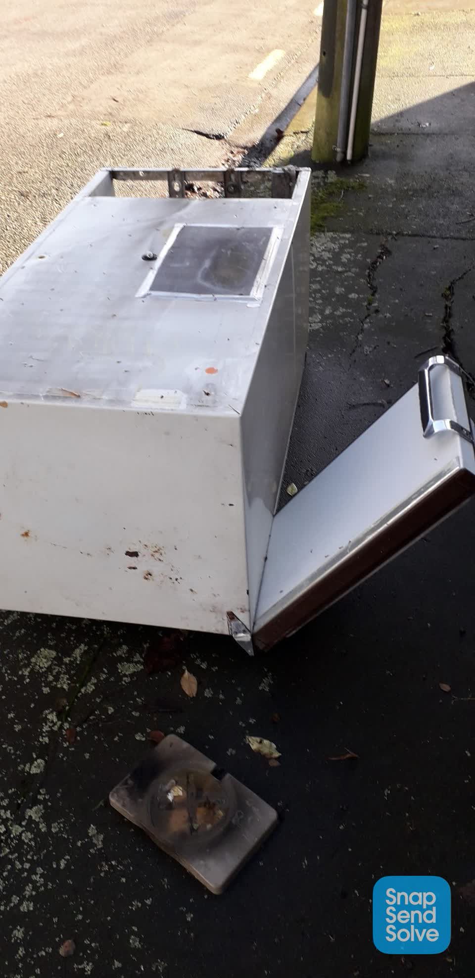 The photograph attached to this dumped rubbish report