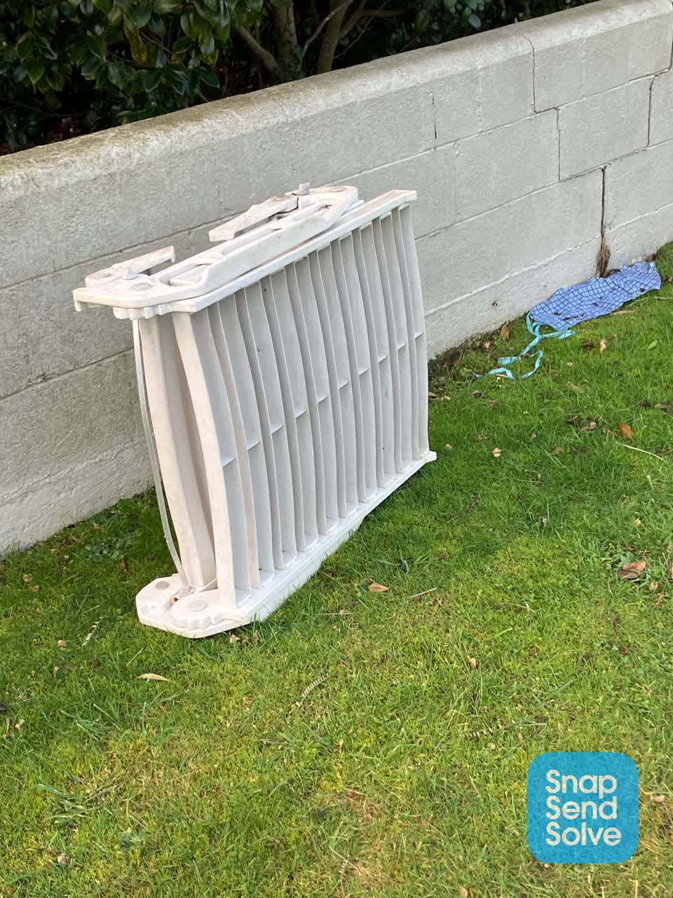 The photograph attached to this dumped rubbish report