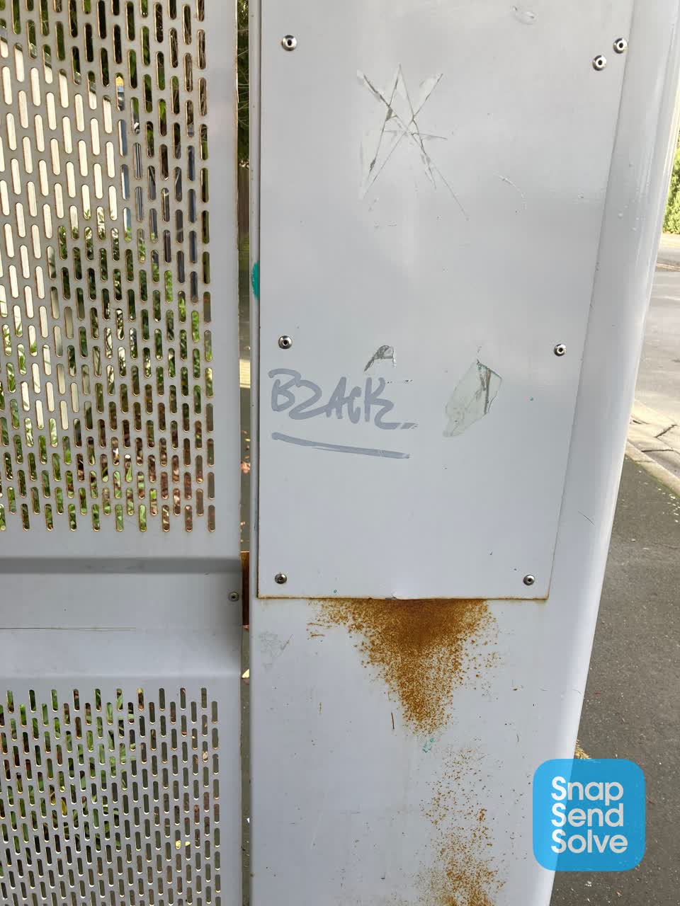 The photograph attached to this graffiti report
