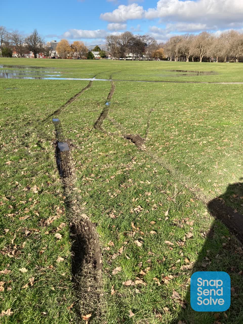 The photograph attached to this hazard, vehicle report