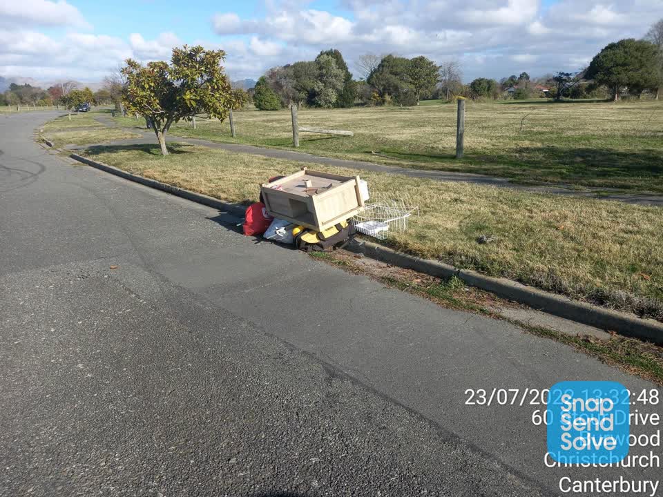 The photograph attached to this dumped rubbish report