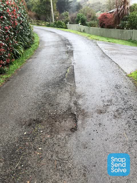 Pothole, a report photo