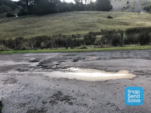 Pothole, a report photo