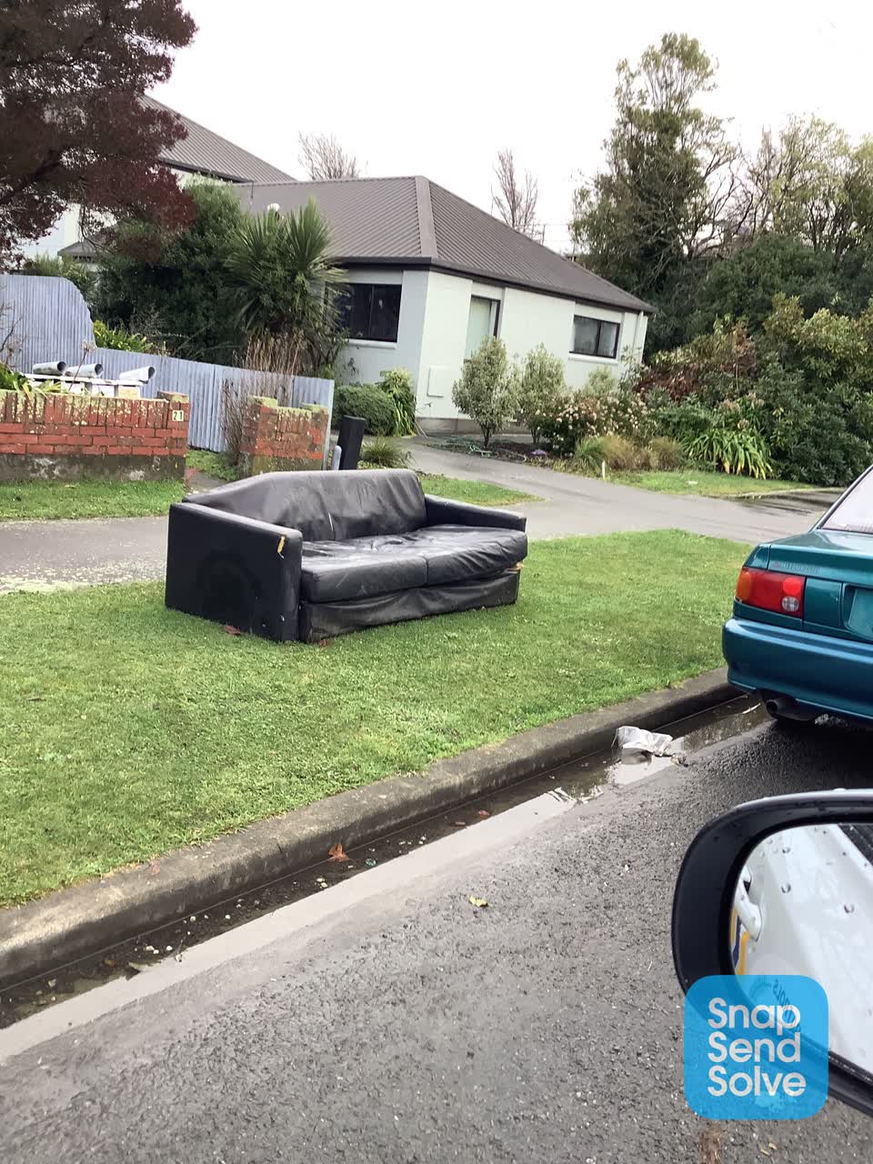 The photograph attached to this rubbish and bins - general report
