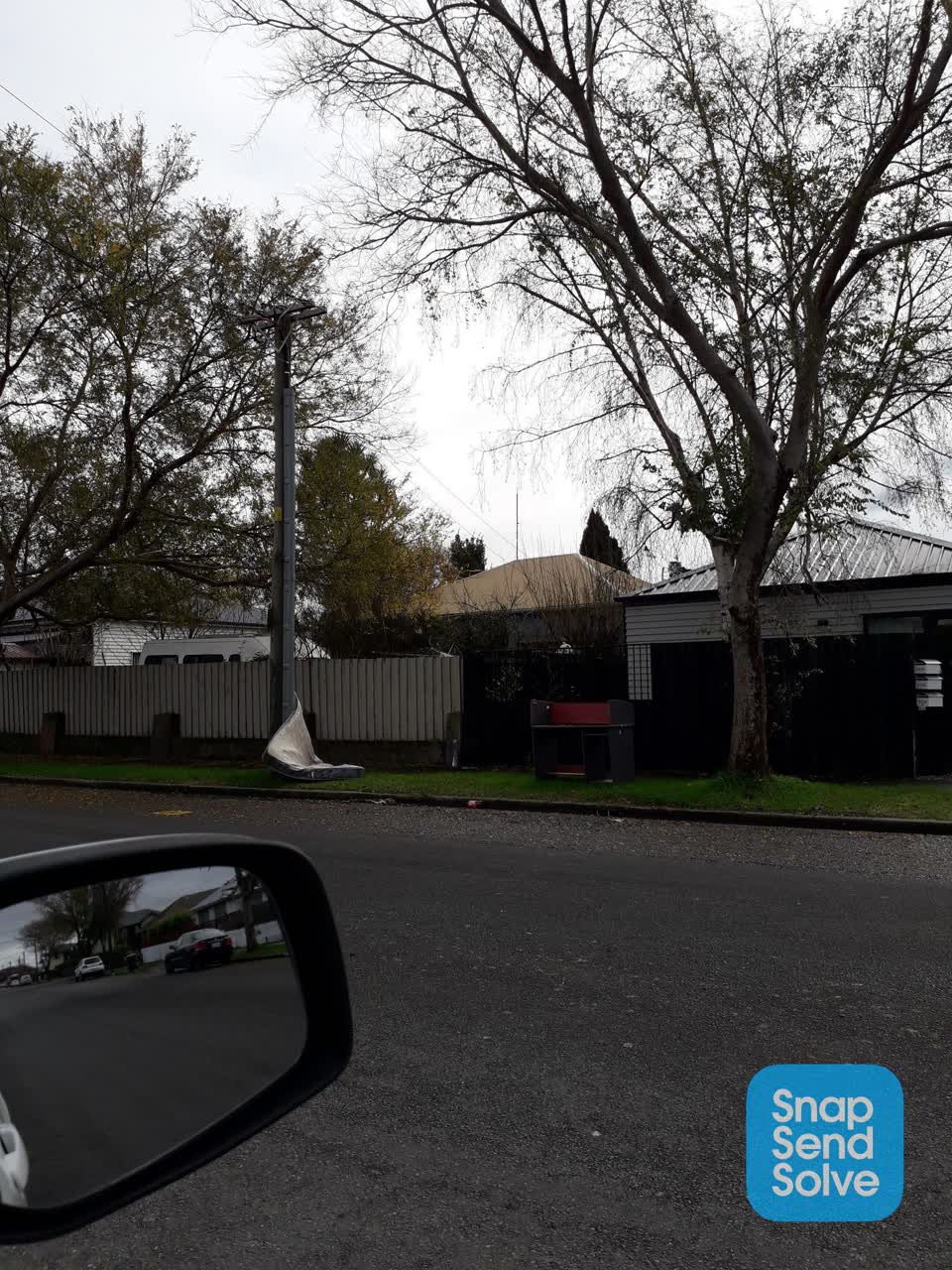 The photograph attached to this dumped rubbish report