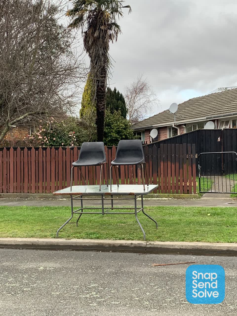The photograph attached to this rubbish and bins - general report