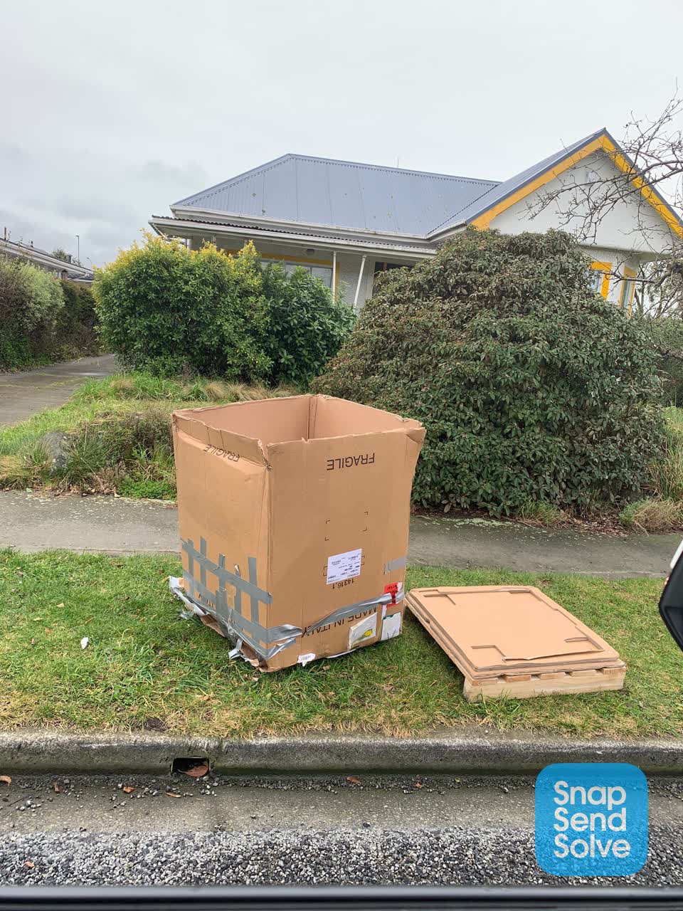 The photograph attached to this dumped rubbish report