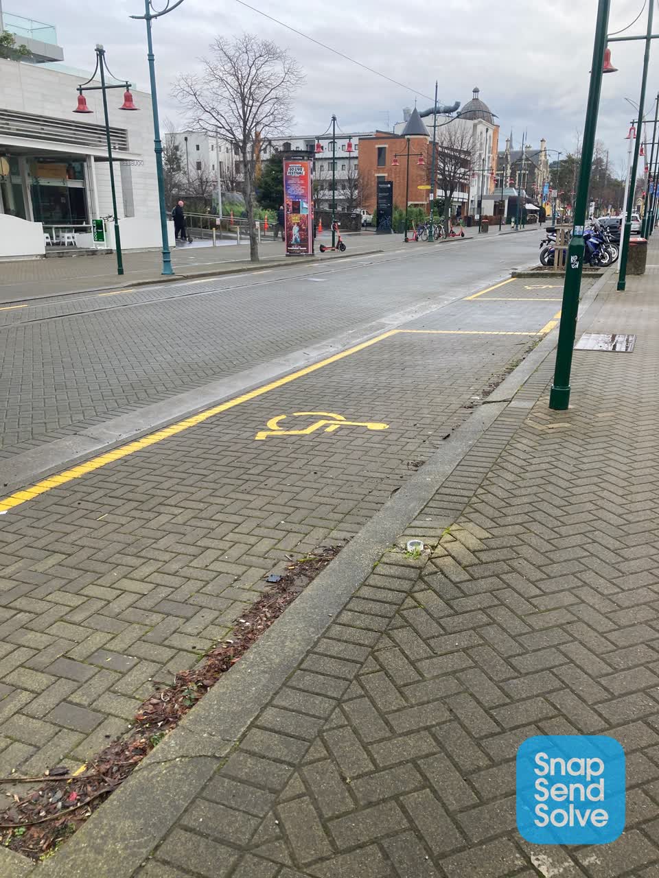 The photograph attached to this damaged street sign report