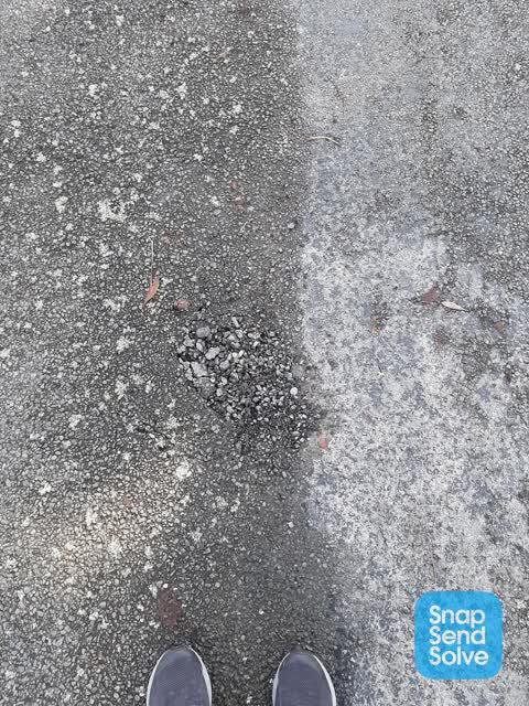 Pothole, a report photo