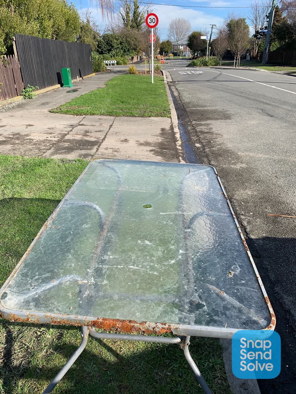 The photograph attached to this dumped rubbish report