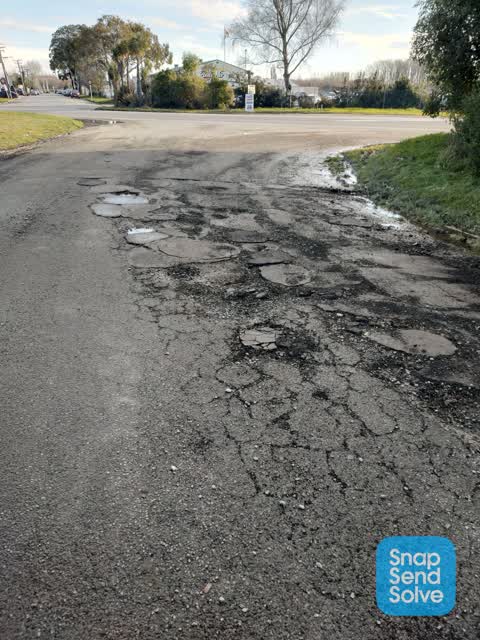 Pothole, a report photo