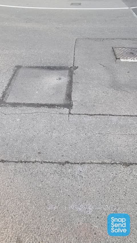 Pothole, a report photo