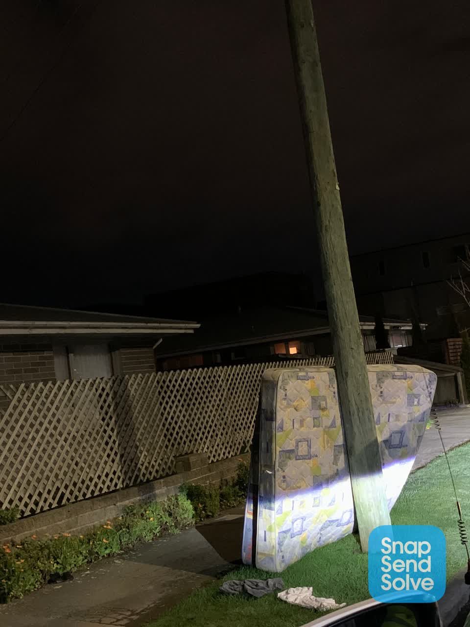 The photograph attached to this dumped rubbish report