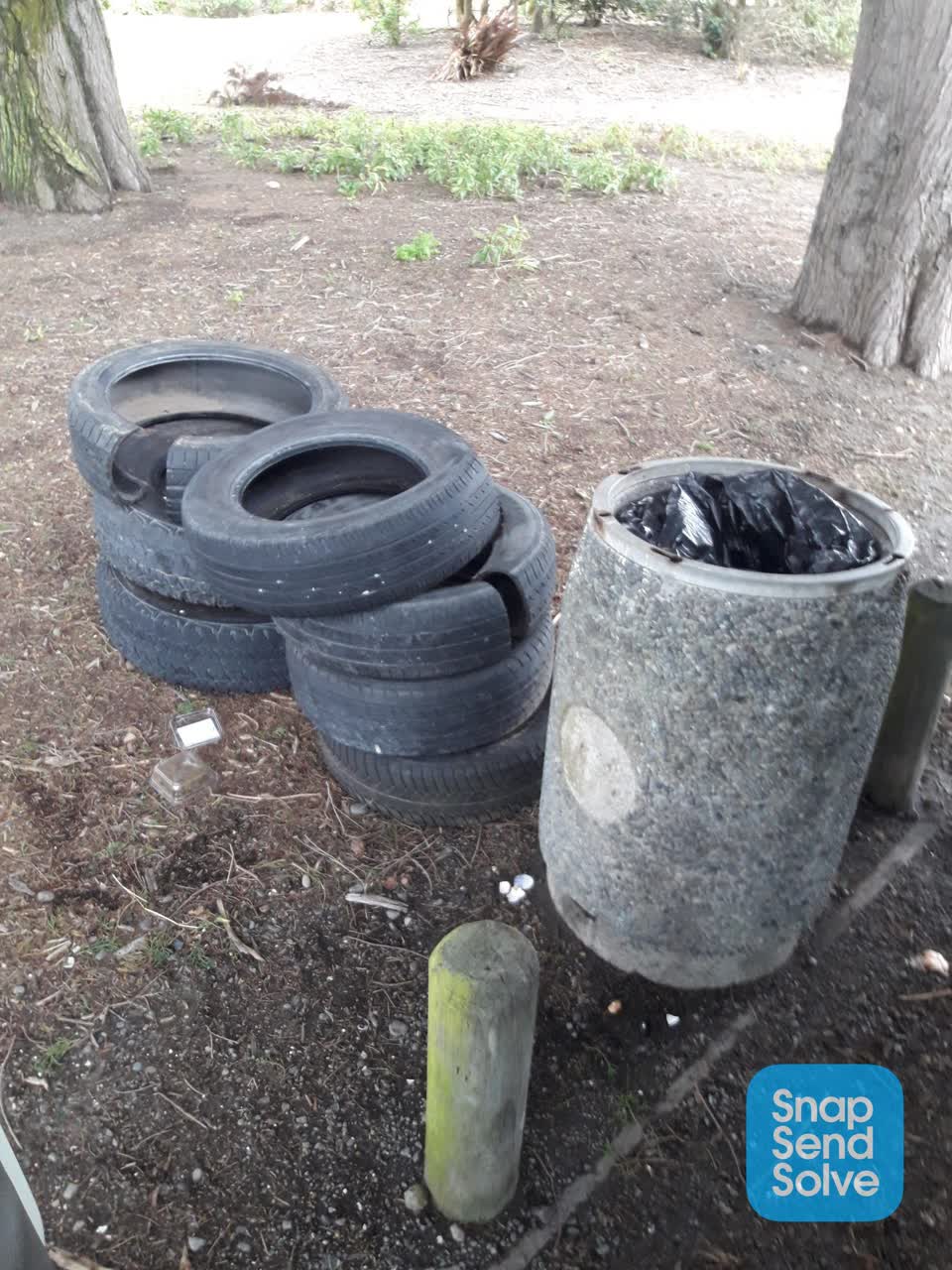 The photograph attached to this dumped rubbish report