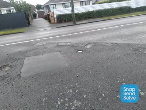 Pothole, a report photo