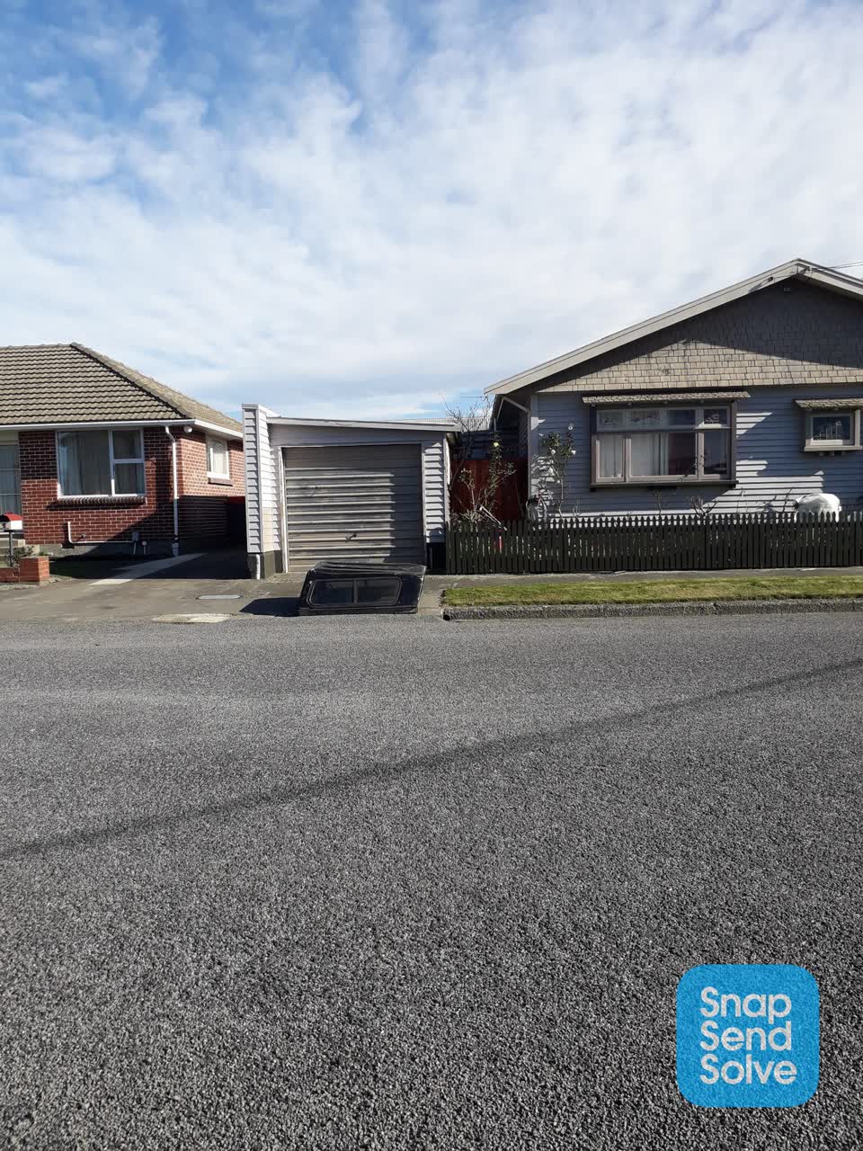 The photograph attached to this dumped rubbish report