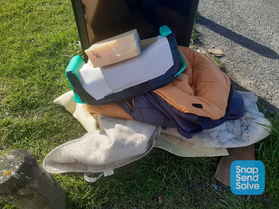 The photograph attached to this rubbish and bins - general report