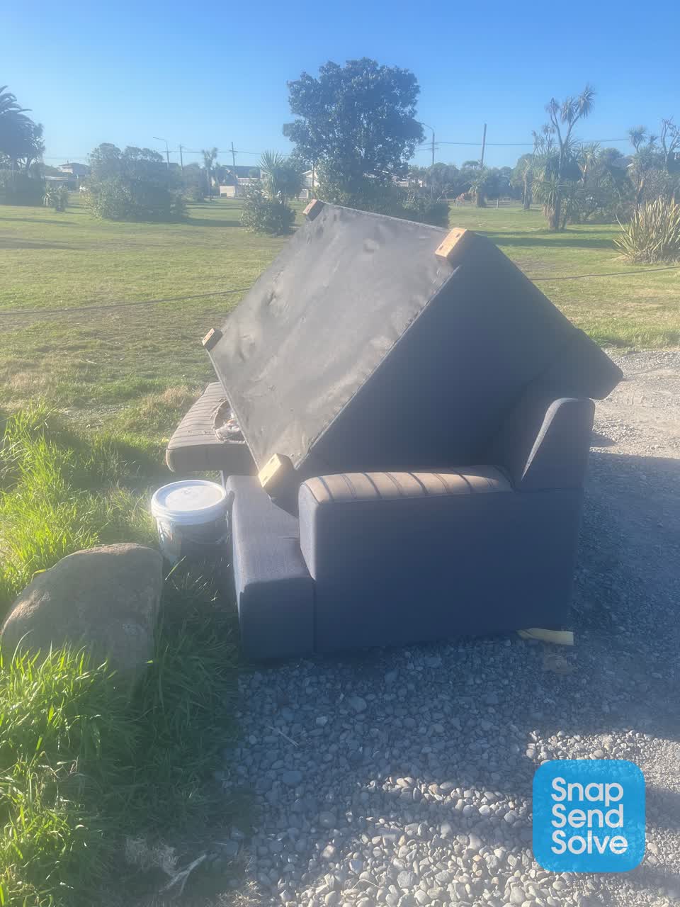 The photograph attached to this dumped rubbish report