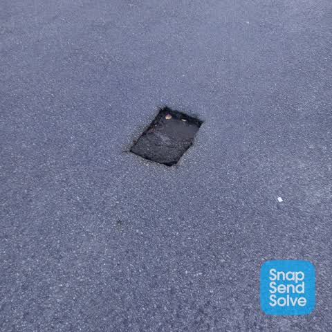 Pothole, a report photo