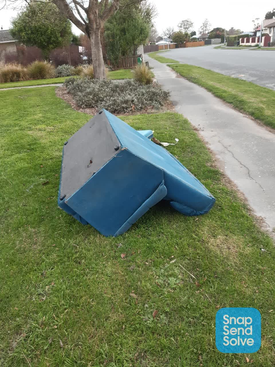 The photograph attached to this dumped rubbish report