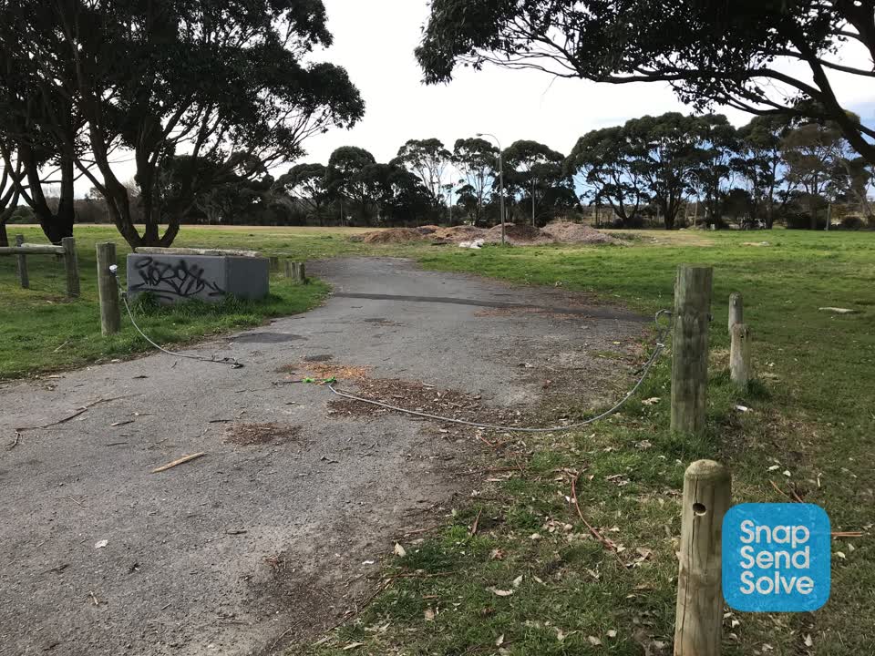 The photograph attached to this vandalism - general report